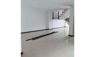 Apartamento Dúplex en Arriendo en Laureles