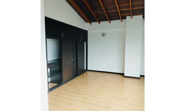 Apartamento Dúplex en Arriendo en Laureles