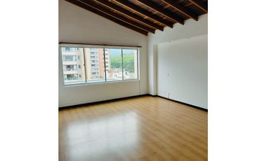 Apartamento Dúplex en Arriendo en Laureles