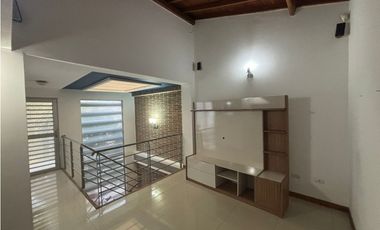 Casa en Venta 3 Niveles Medianera en Cartago Valle
