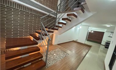 Casa en Venta 3 Niveles Medianera en Cartago Valle