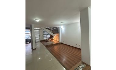 Casa en Venta 3 Niveles Medianera en Cartago Valle