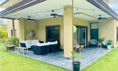 CASA EN CLAYTON EN EMBASSY CLUB 4 RECAMARAS LINEA BLANCA CV