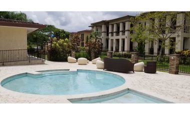 CASA EN CLAYTON EN EMBASSY CLUB 4 RECAMARAS LINEA BLANCA CV