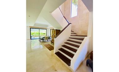 CASA EN CLAYTON EN EMBASSY CLUB 4 RECAMARAS LINEA BLANCA CV