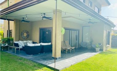 CASA EN CLAYTON EN EMBASSY CLUB 4 RECAMARAS LINEA BLANCA CV