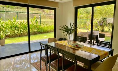 CASA EN CLAYTON EN EMBASSY CLUB 4 RECAMARAS LINEA BLANCA CV