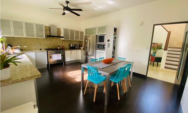 CASA EN CLAYTON EN EMBASSY CLUB 4 RECAMARAS LINEA BLANCA CV