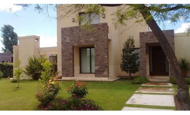 BAJO DE PRECIO!!! HERMOSA CASA EN VENTA BARRIO RINCÓN DE ARAOZ