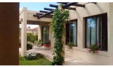 BAJO DE PRECIO!!! HERMOSA CASA EN VENTA BARRIO RINCÓN DE ARAOZ