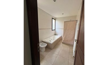 BAJO DE PRECIO!!! HERMOSA CASA EN VENTA BARRIO RINCÓN DE ARAOZ