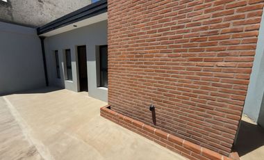 CHALET  3 AMBIENTES EN VENTA RECICLADO, BARRIO SAN JOSE