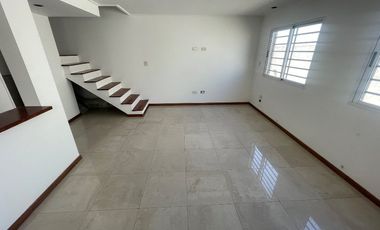 Duplex en venta en Ezpeleta Este