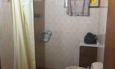Casa en venta c/ cochera en Villa Bosch