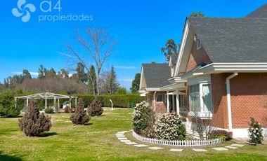 Fabulosa Casa En Sector Las Mercedes De Requínoa.