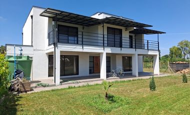 Linda Casa estilo Mediterráneo, en Sector Llepo