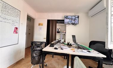 Bodega en Arriendo en Benito Rebolledo-Vicuña Mackenna / (Entre Estaciones de M. San Joaquin y M. Pedrero)