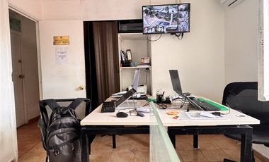 Bodega en Arriendo en Benito Rebolledo-Vicuña Mackenna / (Entre Estaciones de M. San Joaquin y M. Pedrero)