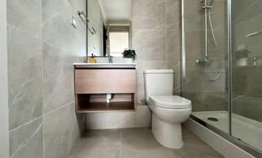 Departamento en arriendo c/ estacionamiento en Metro Irarrázaval