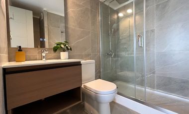 Departamento en arriendo c/ estacionamiento en Metro Irarrázaval