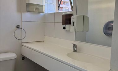 OFICINA AMOBLADA  207 M2  2 NIVELES   METRO CHILE-ESPANA