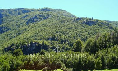 Patagonia, 106ha a orillas del río Futaleufú.