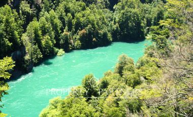 Patagonia, 106ha a orillas del río Futaleufú.