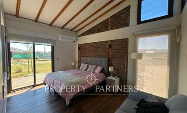 Casa Moderna en Parcela de 5.030 m² con Piscina y Jacuzzi – Calera de Tango, Sector Huequén