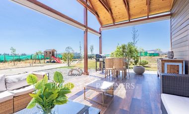 Casa Moderna en Parcela de 5.030 m² con Piscina y Jacuzzi – Calera de Tango, Sector Huequén