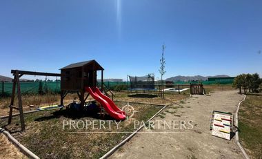 Casa Moderna en Parcela de 5.030 m² con Piscina y Jacuzzi – Calera de Tango, Sector Huequén