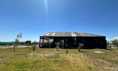 Casa Moderna en Parcela de 5.030 m² con Piscina y Jacuzzi – Calera de Tango, Sector Huequén