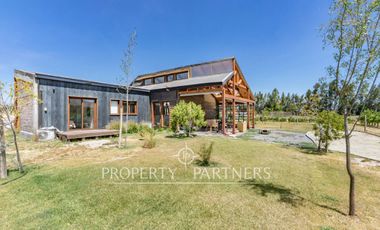 Casa Moderna en Parcela de 5.030 m² con Piscina y Jacuzzi – Calera de Tango, Sector Huequén