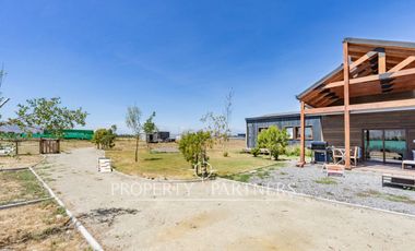 Casa Moderna en Parcela de 5.030 m² con Piscina y Jacuzzi – Calera de Tango, Sector Huequén