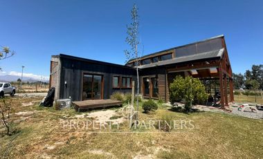 Casa Moderna en Parcela de 5.030 m² con Piscina y Jacuzzi – Calera de Tango, Sector Huequén