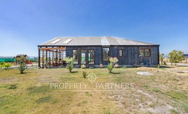 Casa Moderna en Parcela de 5.030 m² con Piscina y Jacuzzi – Calera de Tango, Sector Huequén