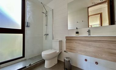 Casa en Arriendo en Rapelhuapi Lago Rapel