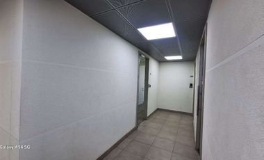 Arriendo Oficina, edificio moderno, en Maipú centro.