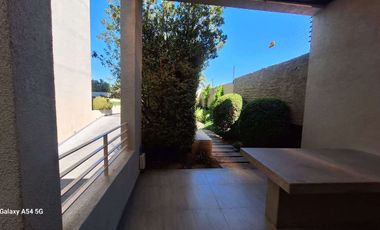 Arriendo Oficina, edificio moderno, en Maipú centro.