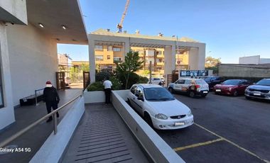 Arriendo Oficina, edificio moderno, en Maipú centro.