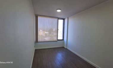 Arriendo Oficina, edificio moderno, en Maipú centro.