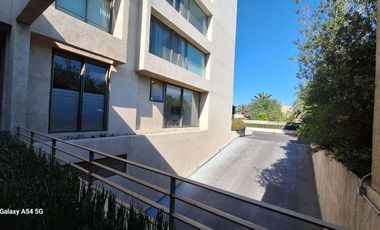 Arriendo Oficina, edificio moderno, en Maipú centro.