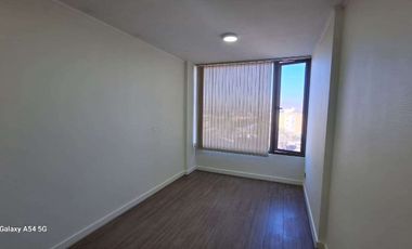 Arriendo Oficina, edificio moderno, en Maipú centro.