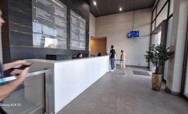 Arriendo Oficina, edificio moderno, en Maipú centro.