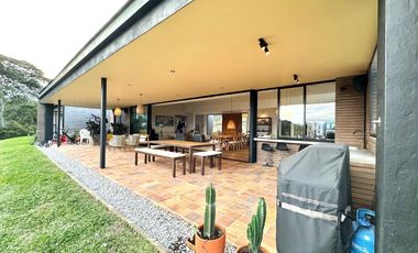 CASA CAMPESTRE VÍA SAN ANTONIO LA CEJA EN ARRIENDO