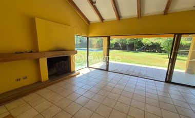 Casa en Venta en condominio los damascos 45, chicureo