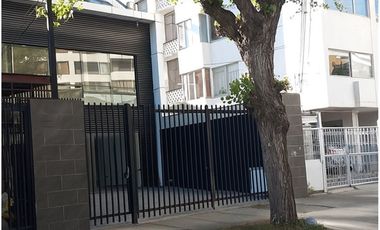 100 UF Local  246m2    4  Poniente, sector costa