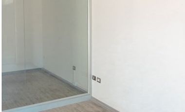 100 UF Local  246m2    4  Poniente, sector costa