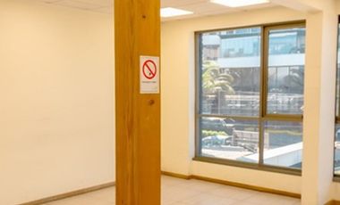 100 UF Local  246m2    4  Poniente, sector costa