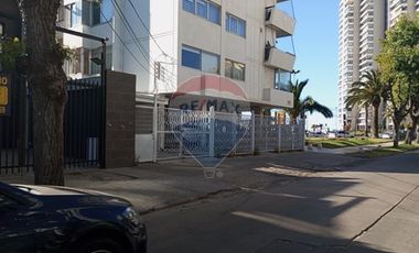 100 UF Local  246m2    4  Poniente, sector costa