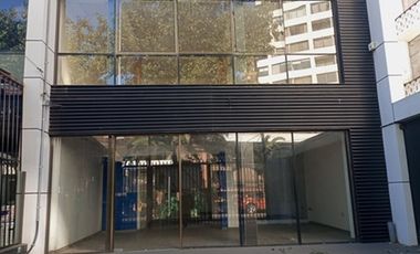 100 UF Local  246m2    4  Poniente, sector costa